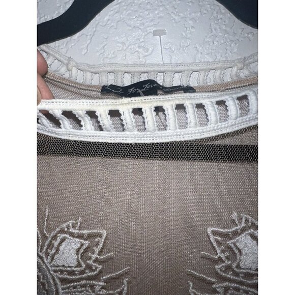 RARE FOR LOVE AND LEMONS DESERT NIGHTS MESH CROP TOP Size Small NEW White V - Picture 6 of 11